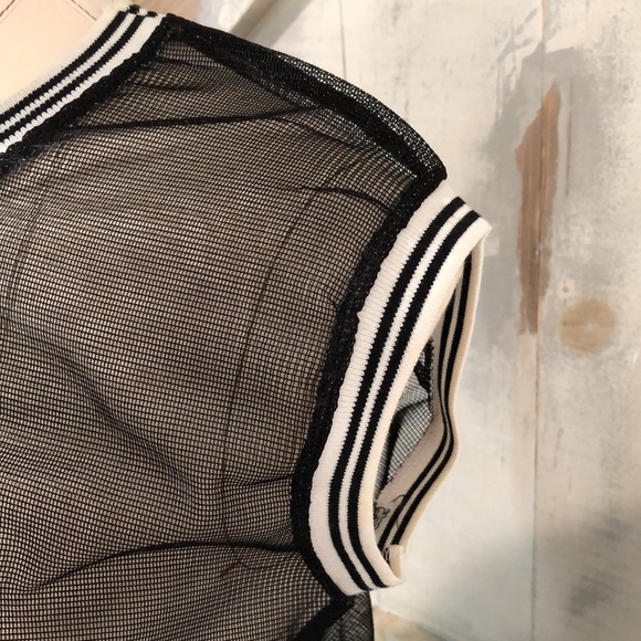 Sheer net boxy shark top - Picture 5 of 10